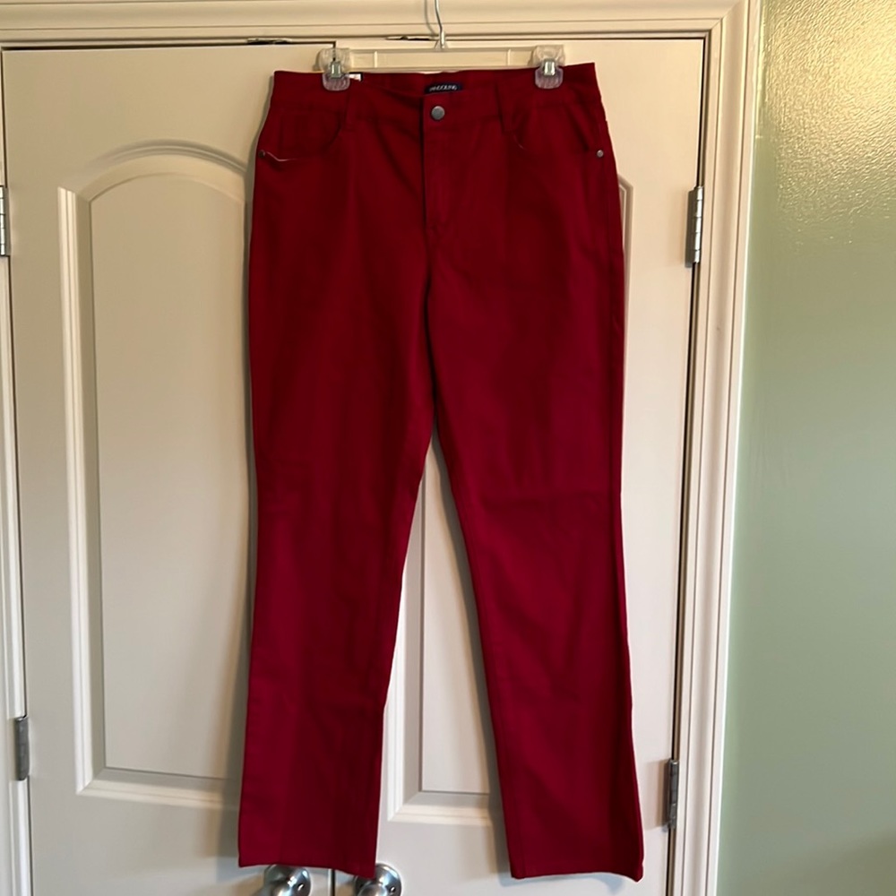 NWT - Ladies Size 8 Jeans - Bandolino